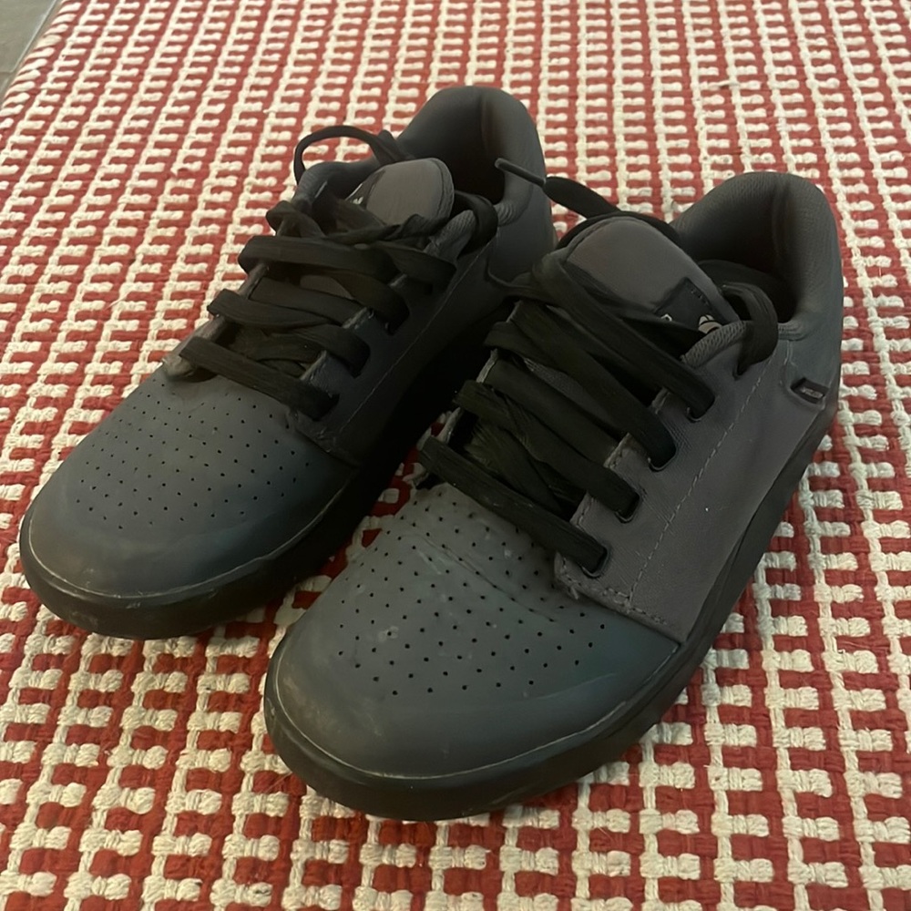 Pearl Izumi mountain bike shoes size 38